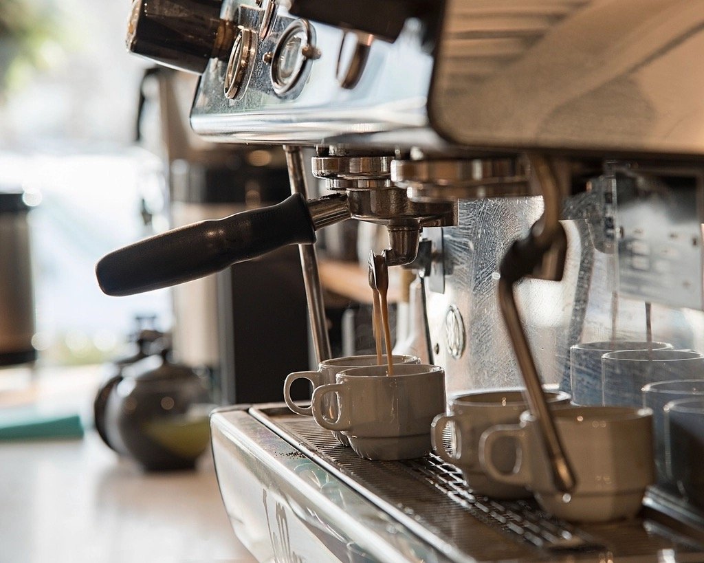 Caffè napoletano: storia, rituali e come si ordina al bar