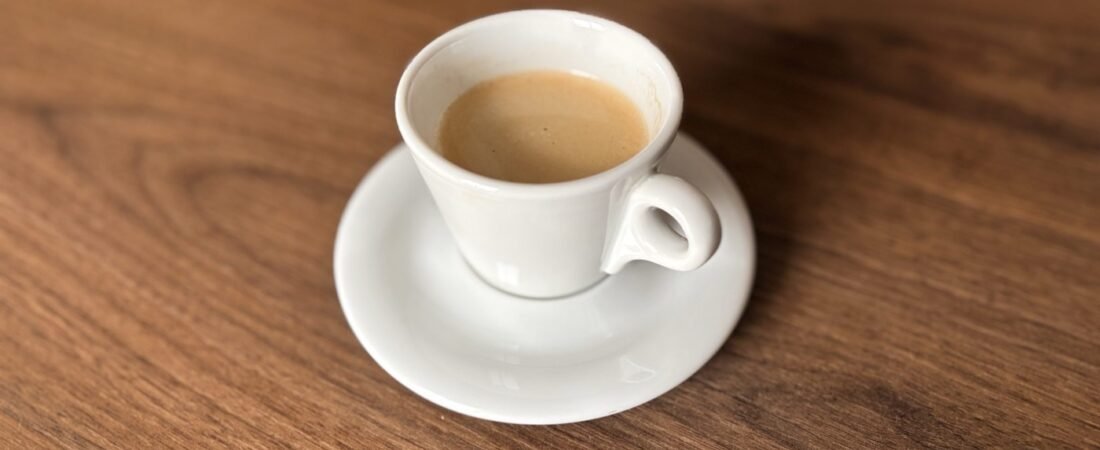 Caffè sospeso: cos’è, origini e come funziona a Napoli