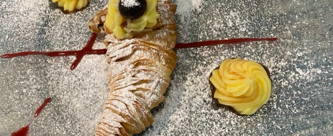 Sfogliatella napoletana: riccia, frolla, storia e dove mangiarla