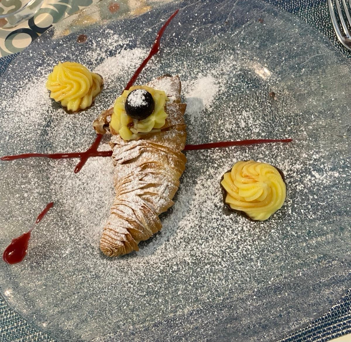 Sfogliatella napoletana: riccia, frolla, storia e dove mangiarla